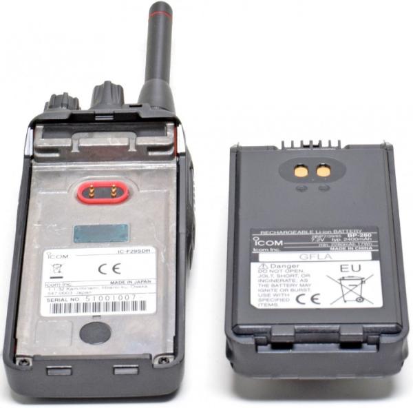 Icom IC-F29SDR mit Akku und Lader-04